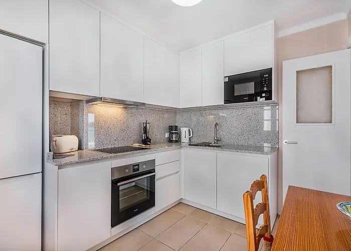 Pine Walk Apartment *